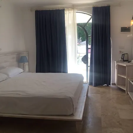 Hotel No 111 Boutique *